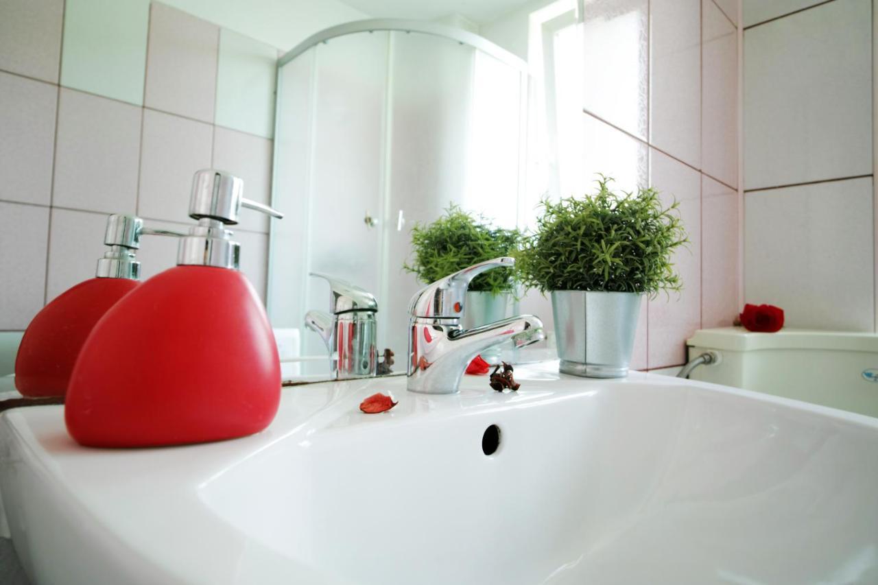 Luxury Apartament Appartement Boekarest Buitenkant foto